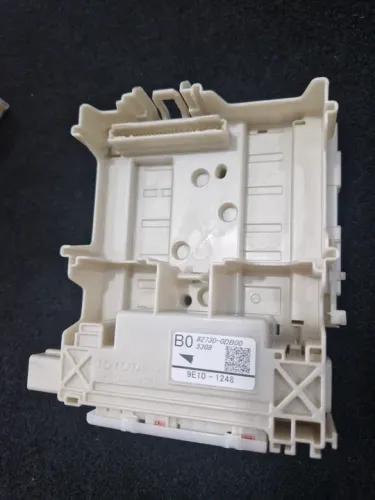 Caixa de fusivel BSM Genuina Toyota Yaris 2022/2024 827300DB00
