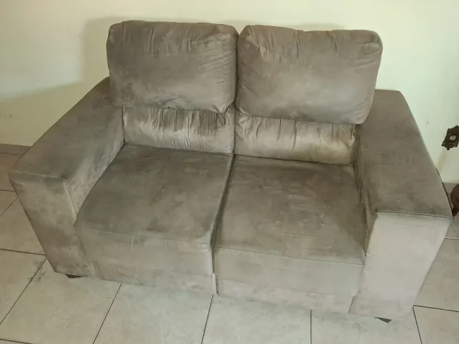 Sofa 2 lugares em bom estado, apenas 1 marca (foto)