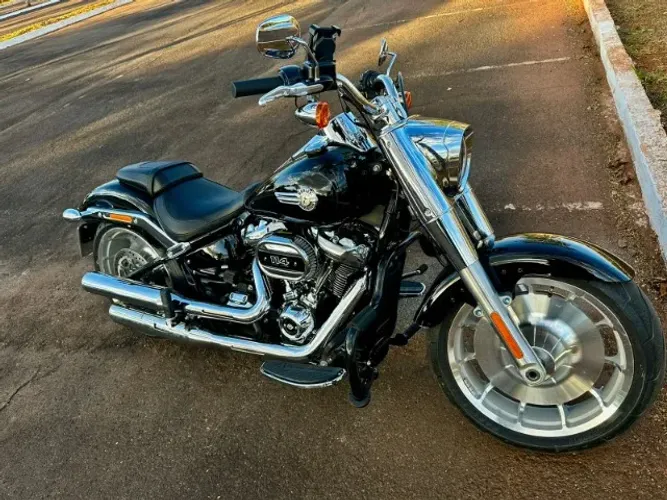Harley Davidson - Fat Boy 114 - 2024 (cor vivid black) + 8k em acessórios