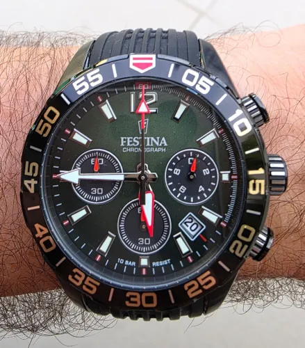 Relógio Festina Sport  verde furta-cor design suíço super conservado.