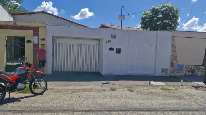 Imóvel para venda possui 66 metros quadrados com 2 quartos em Passaré - Fortaleza - CE