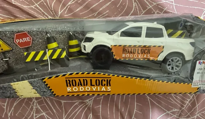 Brinquedo Pickup e acessórios de trânsito novo 
