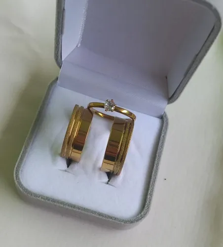Par alianças noivado e casamento banhadas a ouro 18k