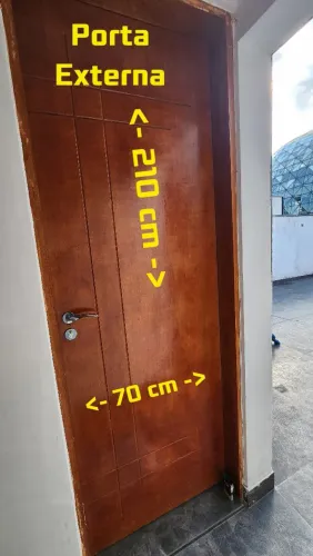 Porta Externa de Madeira - 210x70cm