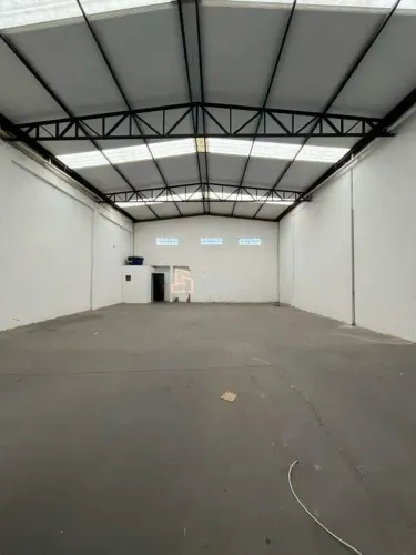 LOJA EM PONTO COMERCIAL NA AV ABILIO MACHADO