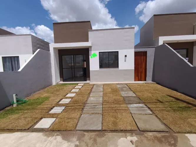 Casa em condomínio fechado no bairro Papagaio.
