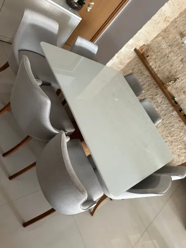 Mesa de jantar 1,50 X 1,50 - Base de madeira e tampo de vidro branco - sem as cadeiras