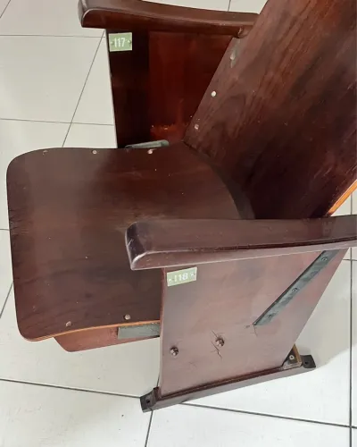 Cadeira de cinema antiga em madeira - Móveis Cimo
