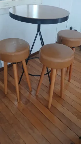 Mesa bistro couro com 3 poltrona