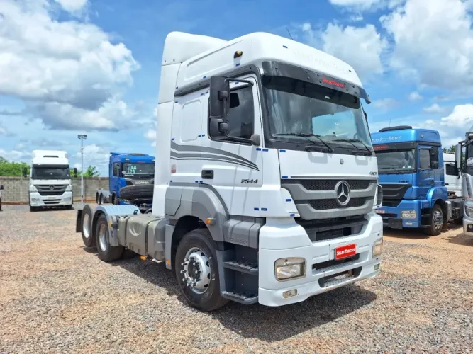 Mercedes Benz Axor 2544S ano 2021 Suspensão de mola