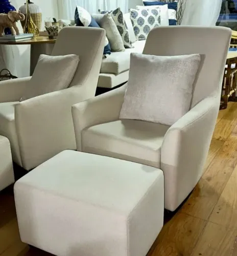 Conjunto de Poltronas Uni Robusti - Linho, Giratórias com Apoio de Pé (Como Novas)