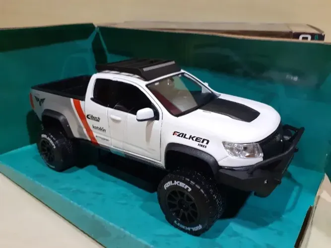 Miniatura Chevy Colorado Zr2 2017 1/27 Maisto Design #c4