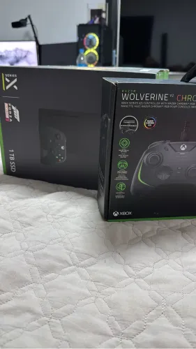 Xbox Series X 1TB + Controle Razer Wolverine V2 Chroma