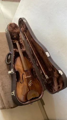 VIOLA DE ARCO IZUKA ROLIM