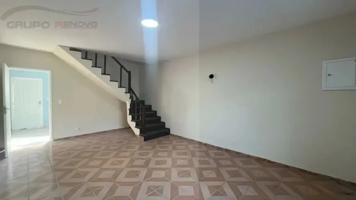Locação Casa c/ Edícula- Santo Amaro, SP - 2 Dorms + 1dorm nos fundos, Quintal e 2 Vagas P