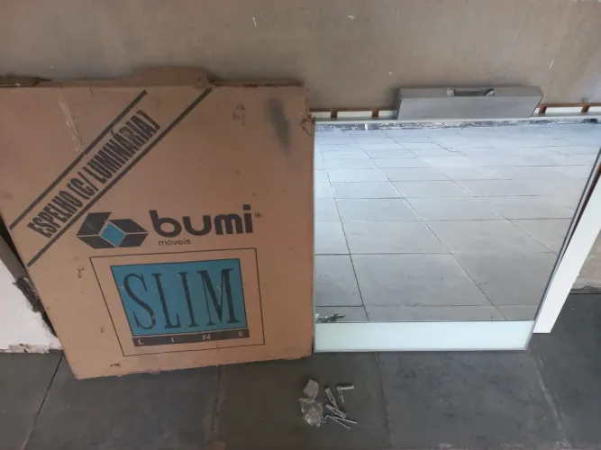 Espelho de banheiro Slim Line 55x62 com luminária 