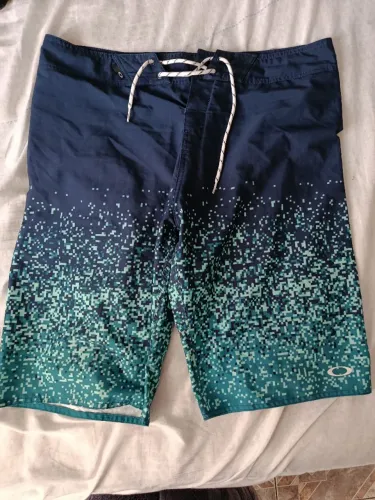 Bermudas Oakley e Quiksilver