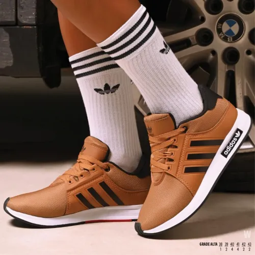 Tênis Adidas