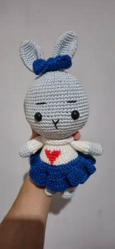 Coelhinha de crochê - Amigurumi