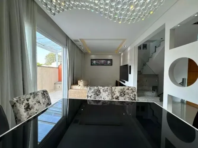 Sobrado em Condomínio Fechado na Vila Assunção, Santo André - 182m² com Área Gourmet e 3 D