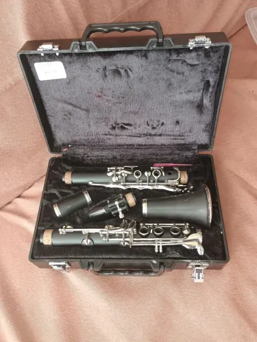Clarinete marca HUNTER - modelo HTCL - série 705388