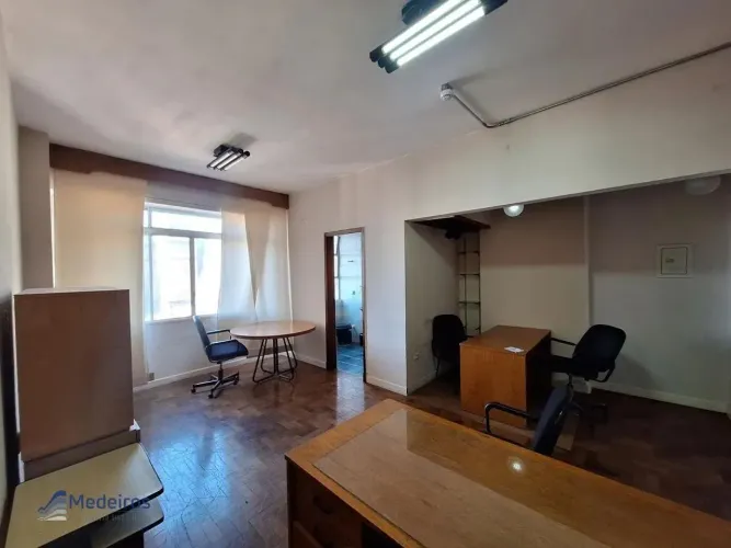 CJ. COMERCIAL AO LADO MNETRÔ SÃO BENTO E TERMINAL DE ÔNIBUS, LARGO DO PAISSANDU- CENTRO.