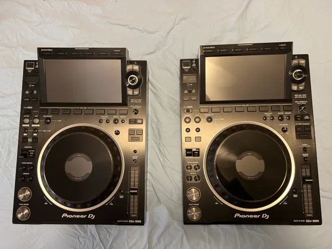 2x CDJ 3000 Pioneer (Par) - NOVOS