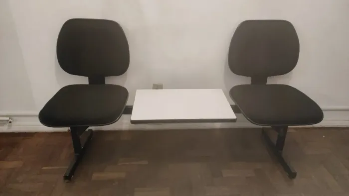 Conjunto de Poltronas com mesa acoplada