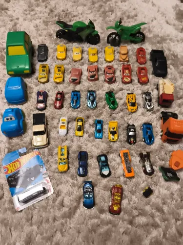 Coleção de carrinhos diversos