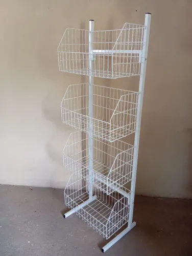 Cesto expositor de metal