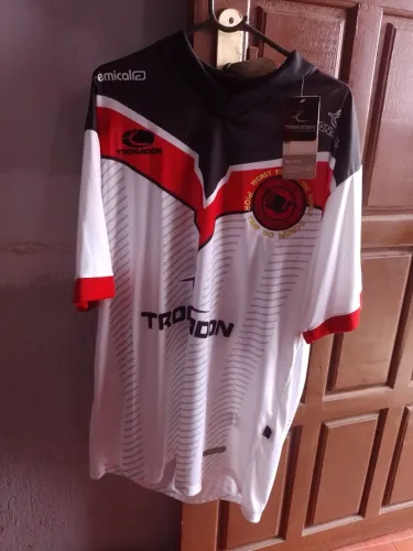 Camisa do Ibis Sport Club de Pernambuco da Tronadon aínda está com a etiqueta