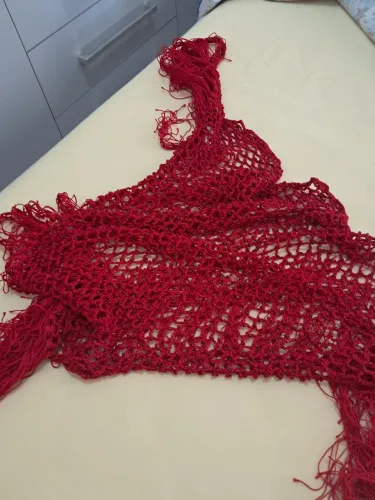Echarpe de croche com pedrinhas brilhantes
