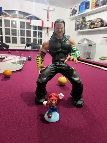 Boneco gigante luta