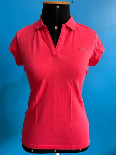 Blusa Polo Calvin Klein Feminina Tamanho PP Cor Rosa Com Gola Malha Algodão