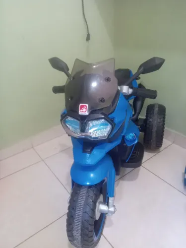 Moto elétrica azul infantil