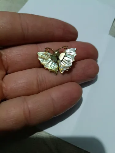 Broche de borboleta folheado a ouro 
