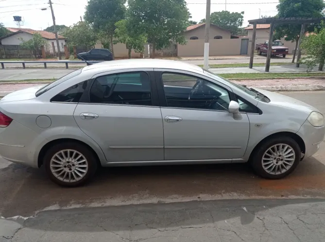 Fiat Linea Absolute 1.9/1.8 Flex Dualogic 4P 2009