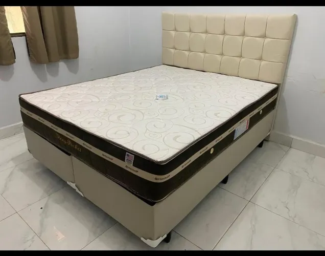 Cama queen size com colchão molas ensacadas e cabeceira
