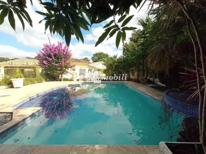 Casa à venda em Carapicuíba, Granja Viana, com 3 suítes, com 230 m², Chácara Vale do Rio C