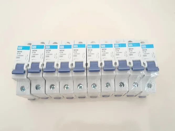 Kit com 10 Disjuntores Weg 10 A