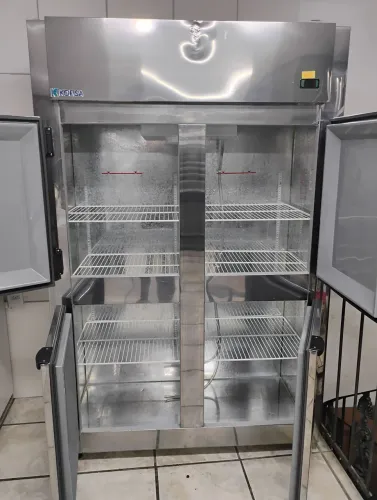 Refrigerador industrial 4 portas kofisa