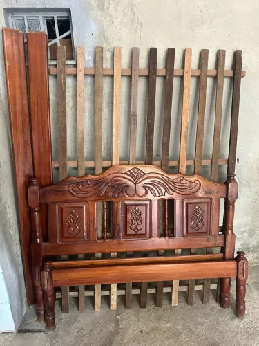 Cama de madeira