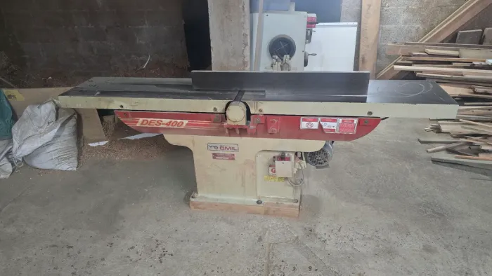 Vendo Maquina pra Marcenaria. 