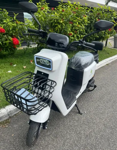 Scooter elétrica Tracker Branca 1000w