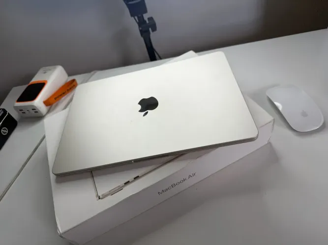 MacBook Air with Apple M3 chip 256GB SSD 13-inch
