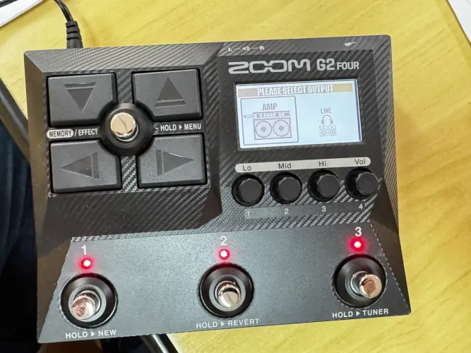 Pedaleira zoom g2 four