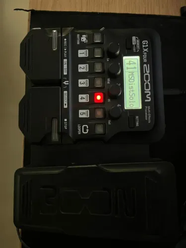 Zoom G1x Four (Pedal De Efeito/Pedaleira Para Guitarra)