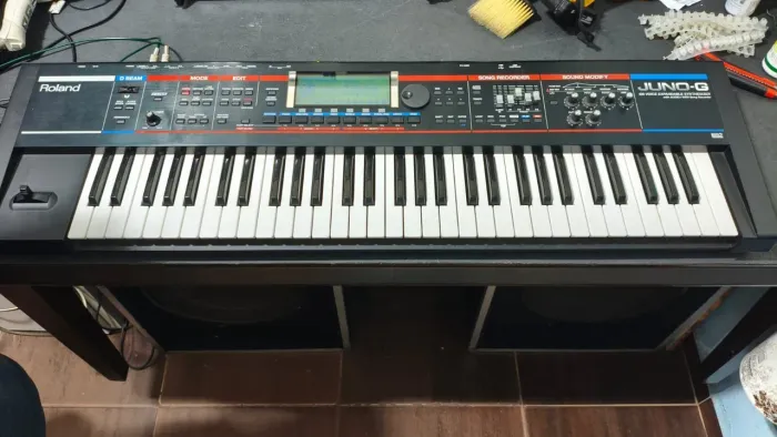 Teclado sintetizador Roland Juno-g