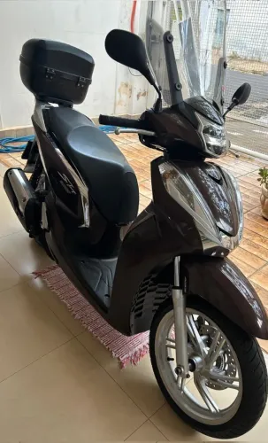 Vendo Honda SH 300i 2018 - Scooter Premium com Freios ABS e Smart Key