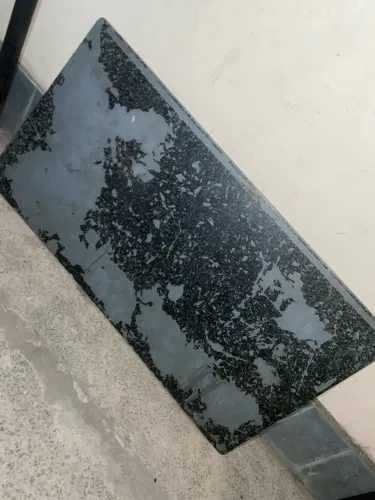 Pedra de granito 100 reais pra vender logo